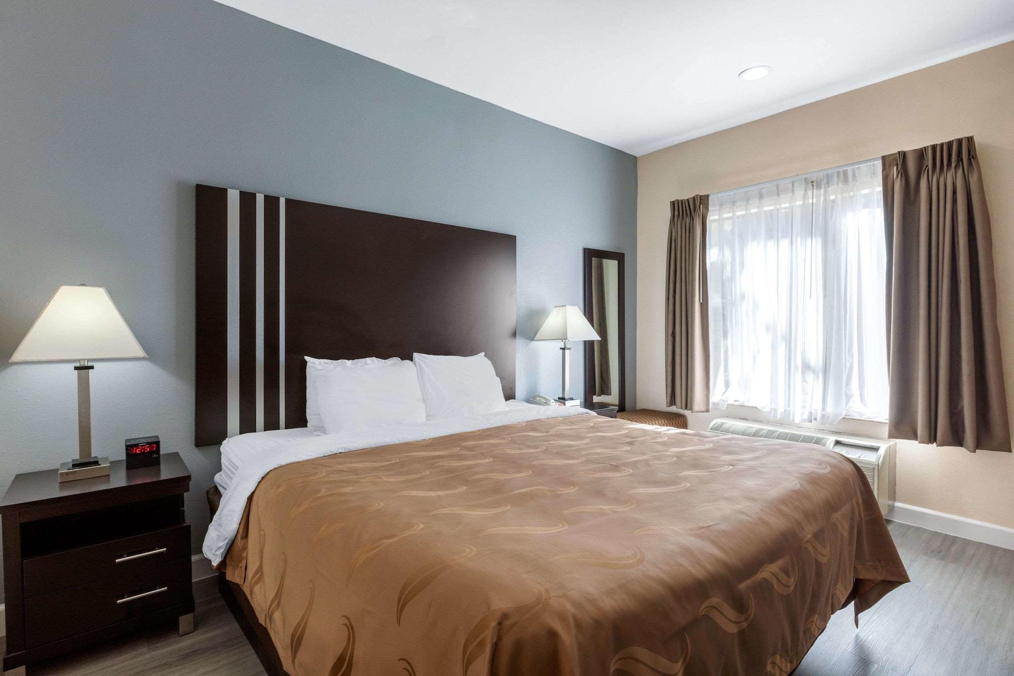 Quality & Huntington Hotel 2*