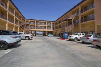 Quality & Huntington 2* Huntington Beach