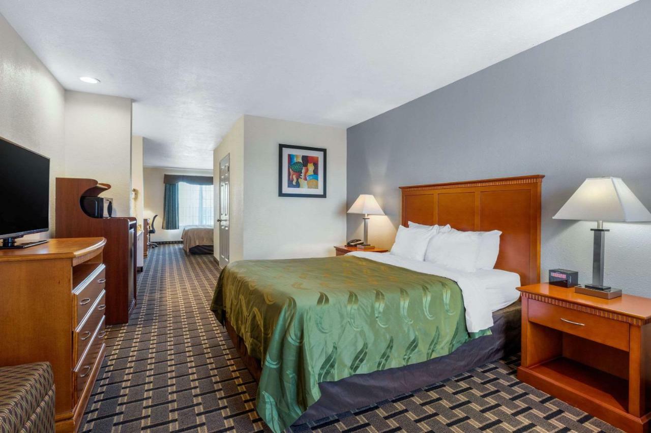 Quality & Huntington Hotel